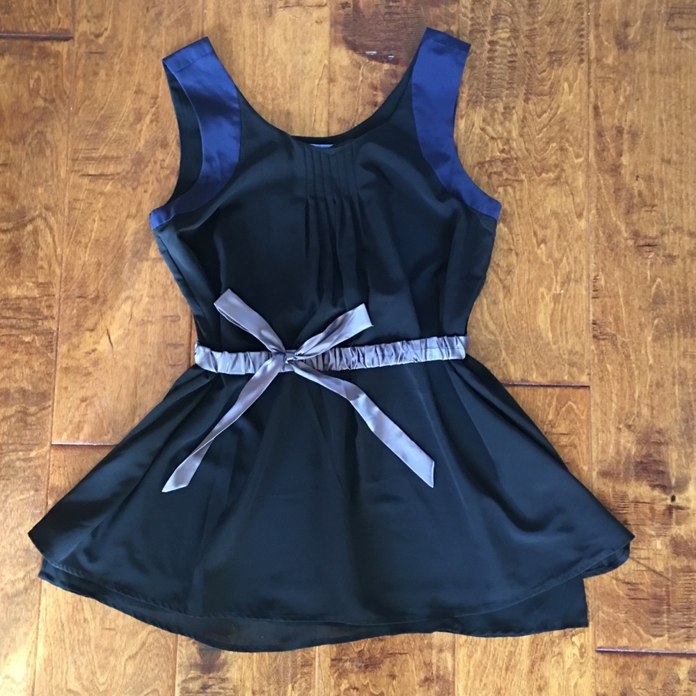 Sleeveless belted top